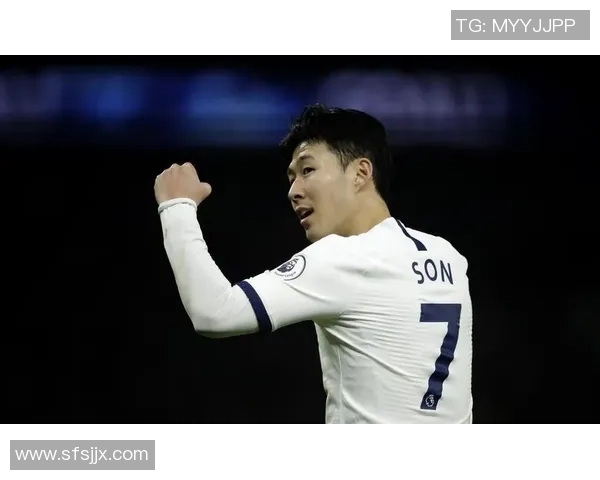 中国足球传奇巨星的崛起与荣耀:他如何成为国内足坛最强象征