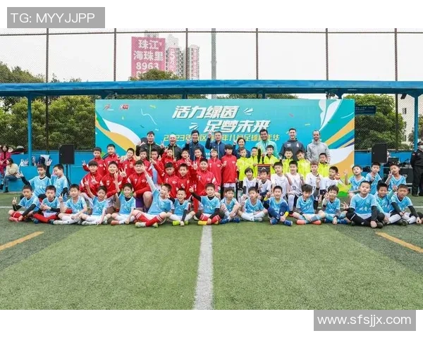 打牌与足球竞技融合探索：球星们的多元化运动魅力与挑战